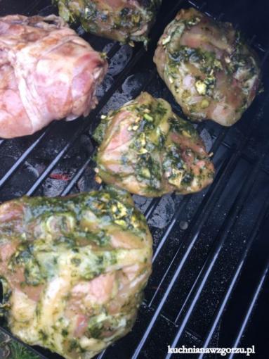 Zdjęcie - Udka z kurczaka z grilla, w marynacie z kolendrą - Przepisy kulinarne ze zdjęciami