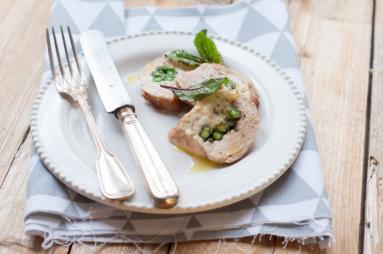 Zdjęcie - Kurczak faszerowany szparagami i serem pleśniowym - Przepisy kulinarne ze zdjęciami