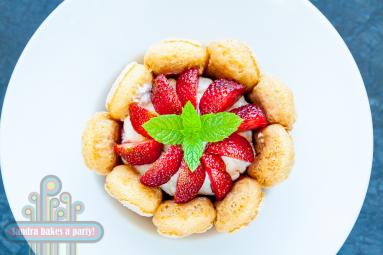 Zdjęcie - Mini tiramisu truskawkowe - Przepisy kulinarne ze zdjęciami