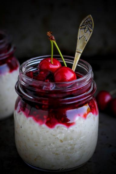 Zdjęcie - Pudding z tapioki z czereśniami - Przepisy kulinarne ze zdjęciami