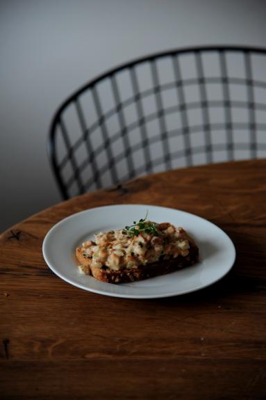 Zdjęcie - Śniadanie do łóżka #193: Tost z kurkami i kozim serem - Przepisy kulinarne ze zdjęciami