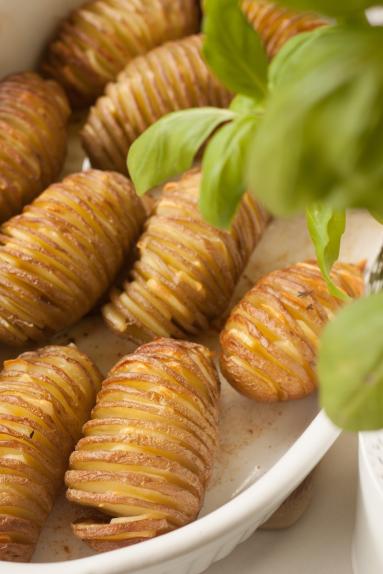 Zdjęcie - Ziemniaki pieczone w mundurkach z czosnkiem - Przepisy kulinarne ze zdjęciami