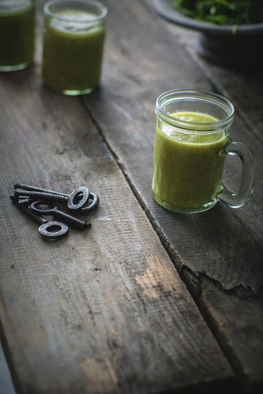 Zdjęcie - Smoothie ananasowo-szpinakowe - Pineaplle spinach smoothie - Przepisy kulinarne ze zdjęciami