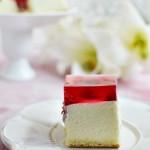 Zdjęcie - Ciasto z białą czekoladą, malinami i galaretką - Przepisy kulinarne ze zdjęciami