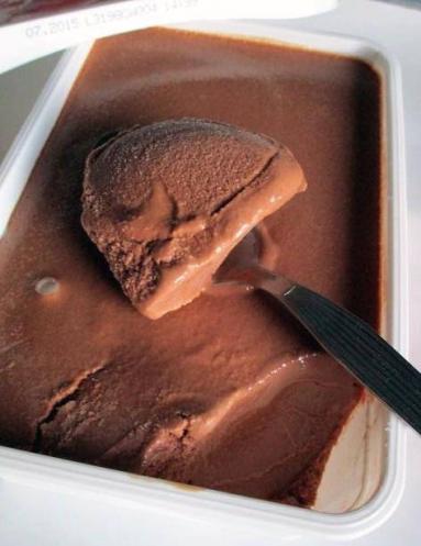 Zdjęcie - Lody filadelfijskie czekoladowe - Przepisy kulinarne ze zdjęciami