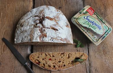Zdjęcie - Chleb paprykowy na zakwasie - Przepisy kulinarne ze zdjęciami