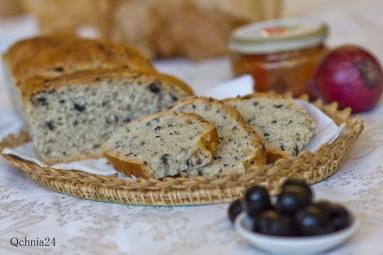 Zdjęcie - Południowy chleb z oliwkami - Przepisy kulinarne ze zdjęciami