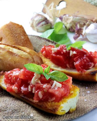 Zdjęcie - BRUSCHETTA - grzanka z pomidorową salsą - Przepisy kulinarne ze zdjęciami