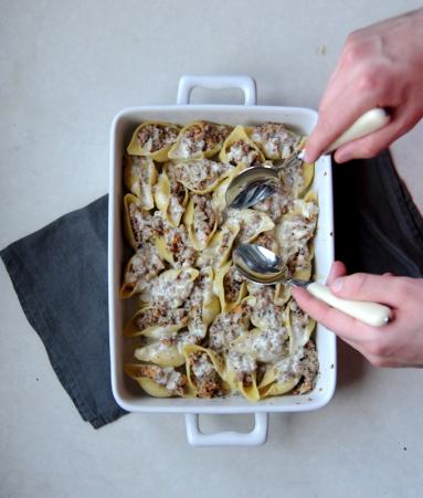Zdjęcie - Obiady czwartkowe #15: Muszle z mięsem i kurkami + sos śmietanowy z gorgonzolą - Przepisy kulinarne ze zdjęciami