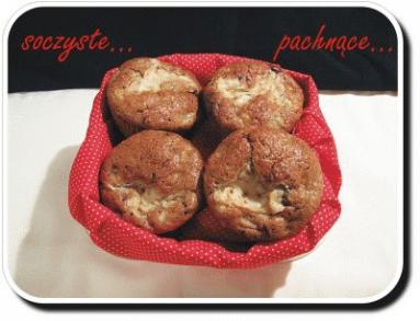 Zdjęcie - Muffiny gruszkowe z goździkowym budyniem - Przepisy kulinarne ze zdjęciami