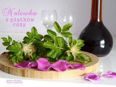 Zdjęcie - Nalewka z płatków róży - Przepisy kulinarne ze zdjęciami
