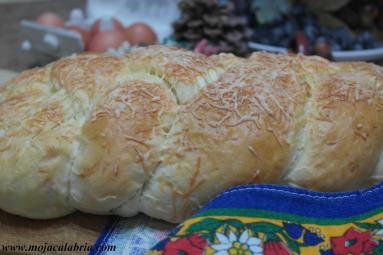 Zdjęcie - Chalka z czosnkiem i serem - Przepisy kulinarne ze zdjęciami