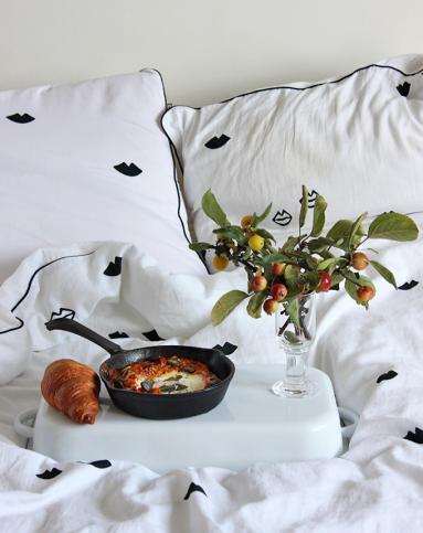 Zdjęcie - Śniadanie do łóżka #200: Dyniowa shakshuka - Przepisy kulinarne ze zdjęciami