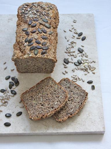 Zdjęcie - Ziarnisty chleb na zakwasie - Przepisy kulinarne ze zdjęciami