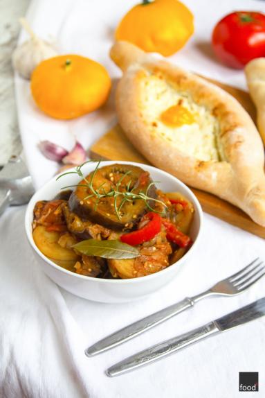 Zdjęcie - Adżarskie chaczapuri z adżapsandali - Przepisy kulinarne ze zdjęciami