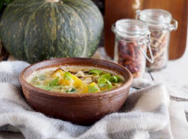 Zdjęcie - Pożywna zupa z dynią, soczewicą i szpinakiem / Pumpkin, spinach and lentil soup - Przepisy kulinarne ze zdjęciami