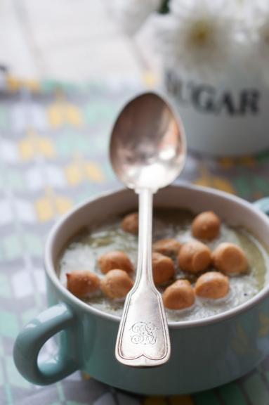 Zdjęcie - Zupa krem z pieczonego kalafiora i jarmużu - Przepisy kulinarne ze zdjęciami