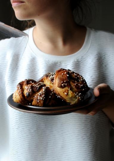 Zdjęcie - Śniadanie do łóżka #203: Szwedzkie bułeczki kanelbullar z jabłkiem - Przepisy kulinarne ze zdjęciami