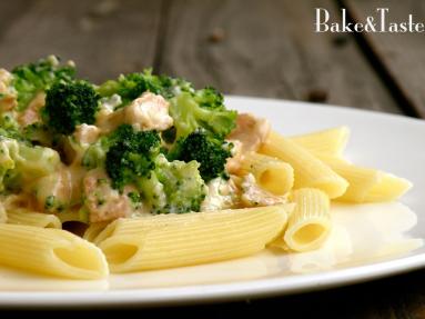 Zdjęcie - Makaron z kurczakiem, brokułem i sosem serowym - Przepisy kulinarne ze zdjęciami