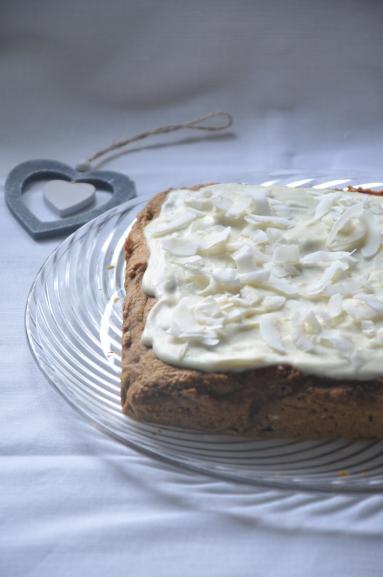 Zdjęcie - Zdrowe orkiszowe ciasto z dynią i żurawiną oraz jogurtową polewą - Przepisy kulinarne ze zdjęciami