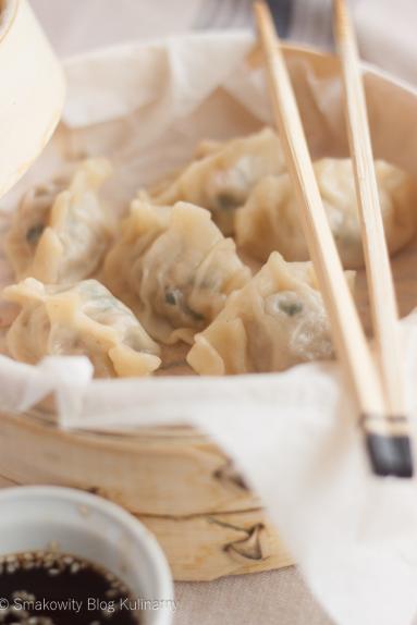Zdjęcie - Chińskie pierożki z wieprzowiną i krewetkami - Przepisy kulinarne ze zdjęciami