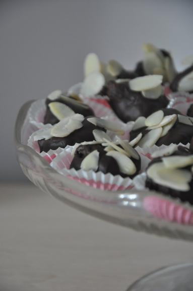 Zdjęcie - Najprostsze śliwki w czekoladzie - Przepisy kulinarne ze zdjęciami
