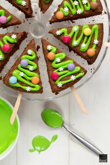 Zdjęcie - Lizaki choinki z ciasta czekoladowego - Przepisy kulinarne ze zdjęciami