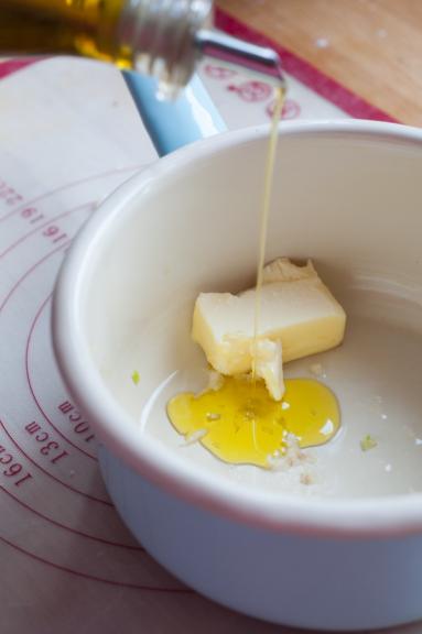Zdjęcie - Czosnkowe bułeczki drożdżowe - Przepisy kulinarne ze zdjęciami