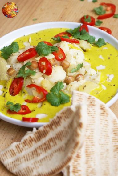 Zdjęcie - Indyjski zapiekany kalafior wg Jamiego Olivera - Przepisy kulinarne ze zdjęciami