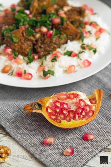 Zdjęcie - Fesenjan - perska potrawka z kurczaka w granatowo-orzechowym sosie - Przepisy kulinarne ze zdjęciami