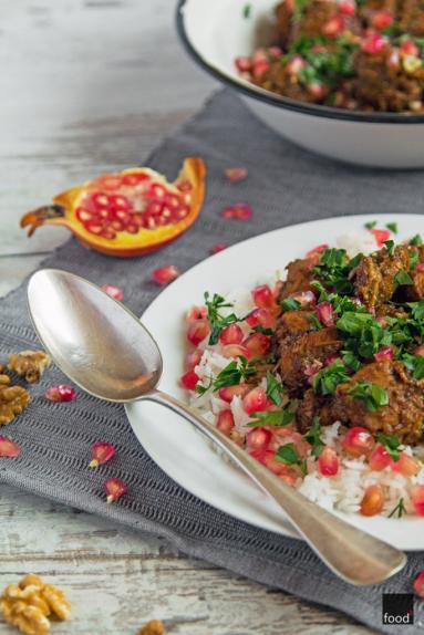 Zdjęcie - Fesenjan - perska potrawka z kurczaka w granatowo-orzechowym sosie - Przepisy kulinarne ze zdjęciami