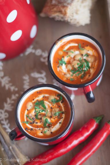 Zdjęcie - Zupa z pieczonych pomidorów z ciecierzycą - Przepisy kulinarne ze zdjęciami