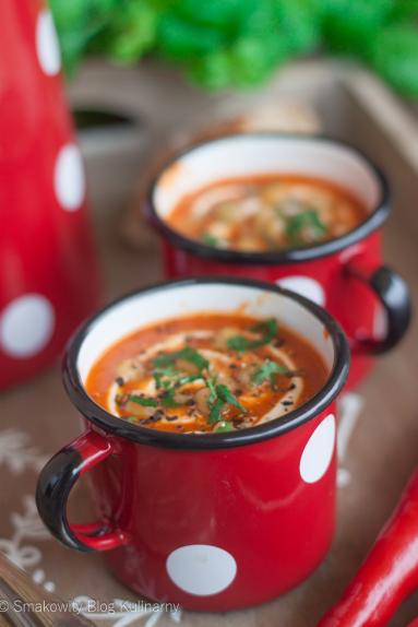 Zdjęcie - Zupa z pieczonych pomidorów z ciecierzycą - Przepisy kulinarne ze zdjęciami