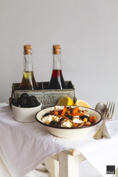 Zdjęcie - Sałatka z kaszy gryczanej z pieczoną marchwią, ciecierzycą i serem feta - Przepisy kulinarne ze zdjęciami