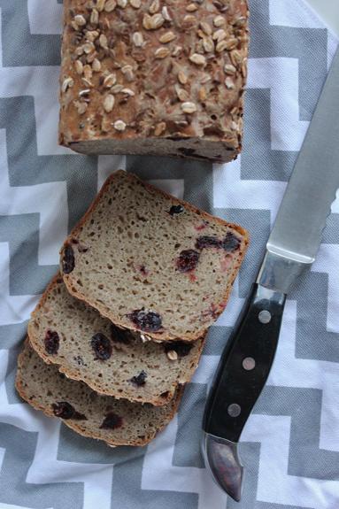 Zdjęcie - Chleb żytni z żurawiną na zakwasie - Przepisy kulinarne ze zdjęciami
