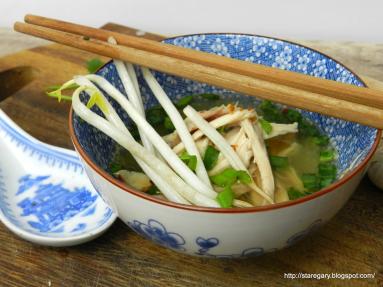 Zdjęcie - Zupa z kurczakiem w azjatyckim stylu z wolowara - Przepisy kulinarne ze zdjęciami
