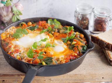 Zdjęcie - Pikantne jajka po marokańsku / Spicy Moroccan eggs - Przepisy kulinarne ze zdjęciami