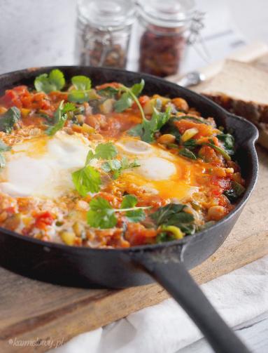 Zdjęcie - Pikantne jajka po marokańsku / Spicy Moroccan eggs - Przepisy kulinarne ze zdjęciami