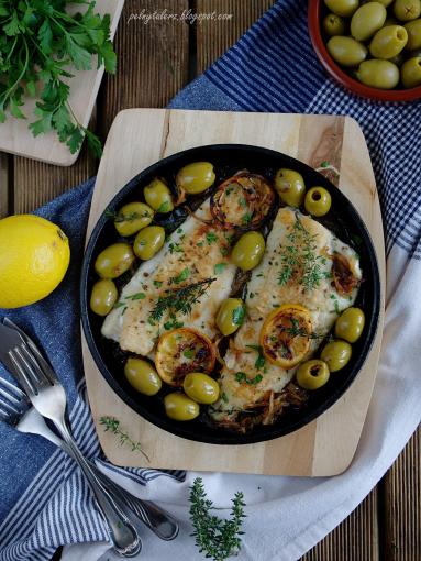 Zdjęcie - Dorsz z cytryną i oliwkami - Przepisy kulinarne ze zdjęciami