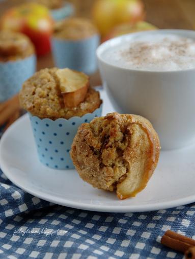 Zdjęcie - Owsiane muffiny śniadaniowe z jabłkiem i bananem - Przepisy kulinarne ze zdjęciami