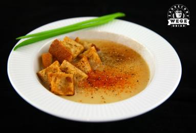 Zdjęcie - Zupa piwna - Zakręcony wege obiad - Przepisy kulinarne ze zdjęciami