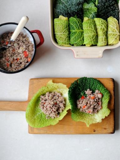 Zdjęcie - Gołąbki w delikatnym warzywnym bulionie - Przepisy kulinarne ze zdjęciami
