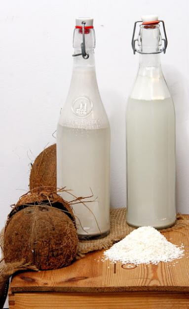 Zdjęcie - Jak zrobić mleko kokosowe? jak zrobić olej kokosowy? Superfood na co dzień - Przepisy kulinarne ze zdjęciami