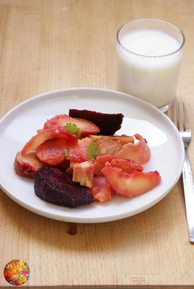 Zdjęcie - Ziemniaki duszone z kiełbaską i warzywami - Przepisy kulinarne ze zdjęciami