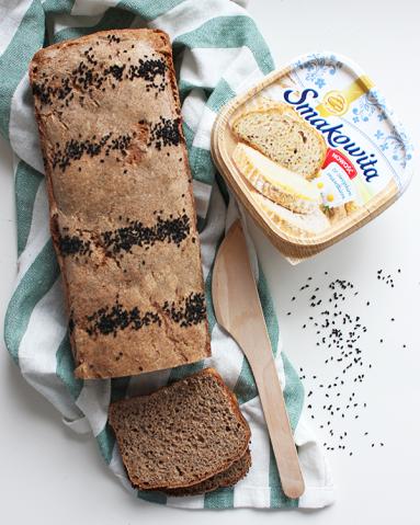 Zdjęcie - Pełnoziarnisty chleb z czarnuszką na zakwasie - Przepisy kulinarne ze zdjęciami