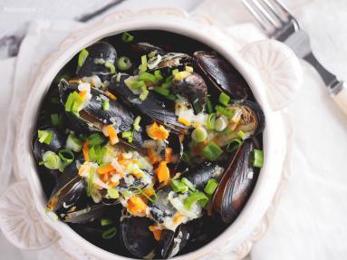Zdjęcie - Mule w śmietankowym sosie czosnkowym / Mussels with creamy garlic sauce - Przepisy kulinarne ze zdjęciami