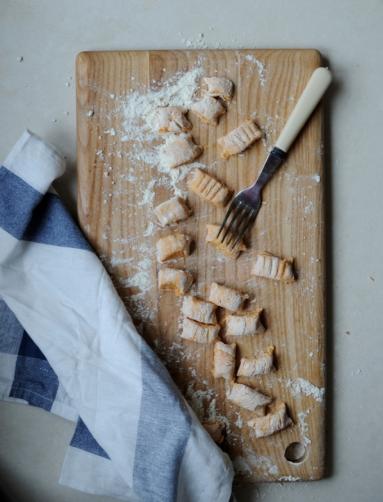 Zdjęcie - Gnocchi z serem pleśniowym i karmelizowanym porem - Przepisy kulinarne ze zdjęciami