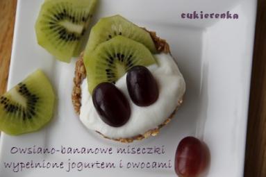 Zdjęcie - Owsiano-bananowe miseczki wypełnione jogurtem i owocami - Przepisy kulinarne ze zdjęciami