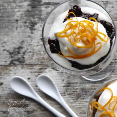 Zdjęcie - Dietetyczny deser jogurtowy z suszoną śliwką - Przepisy kulinarne ze zdjęciami