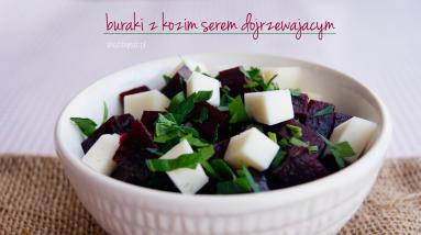 Zdjęcie - Buraki z kozim serem dojrzewającym - Przepisy kulinarne ze zdjęciami